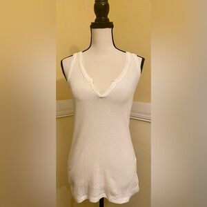 MOSSIMO SUPPLY CO White V-Neck Ribbed Tank Top; EUC; Size XL.